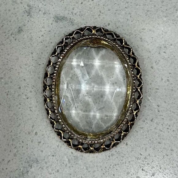 Vintage Oval Crystal Brooch Gold Tone Multi-Faceted Brilliant Excellent Cond. - Picture 2 of 6